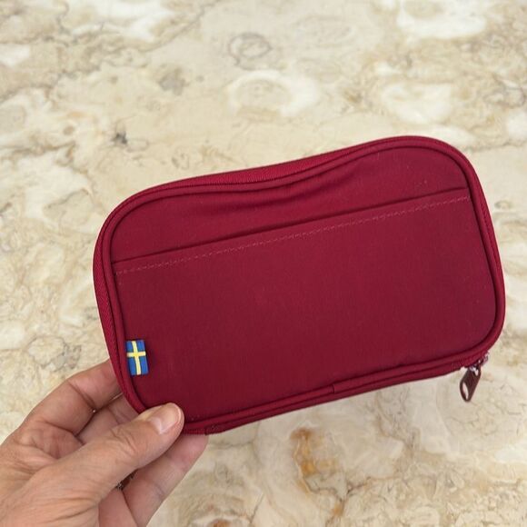 Fjallraven Kanken Maroon Travel Wallet NWOT - Picture 5 of 11